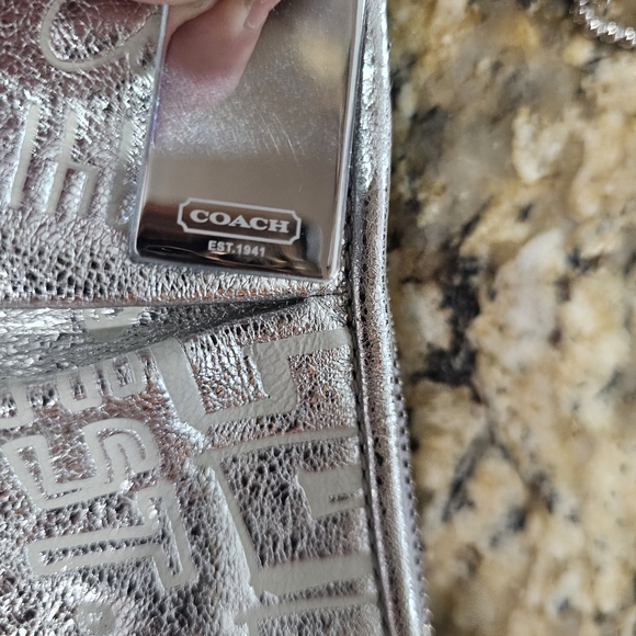 Coach Poppy Metallic Silver Wristlet with Chain - Picture 3 of 7